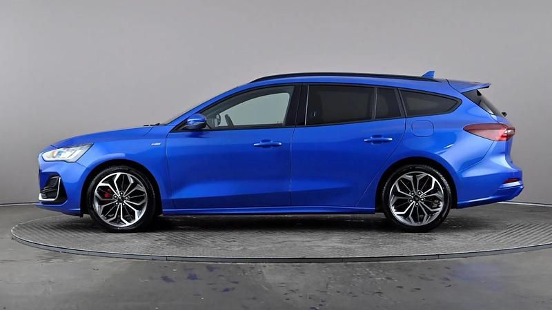 Used Ford Focus ST-Line 125 HP (91 kW) 2022 Blue Estate