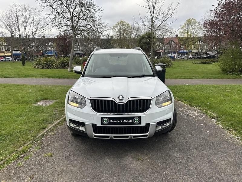 Used Skoda Yeti SE 105 HP (77 kW) 2014 White SUV