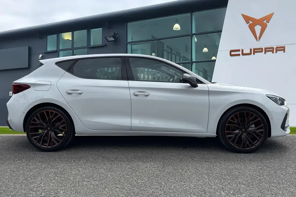New Cupra Leon 2025 White Hatchback