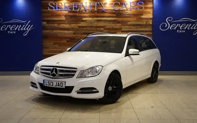 Used Mercedes C180 Executive 156 HP (114 kW) 2012 White Estate