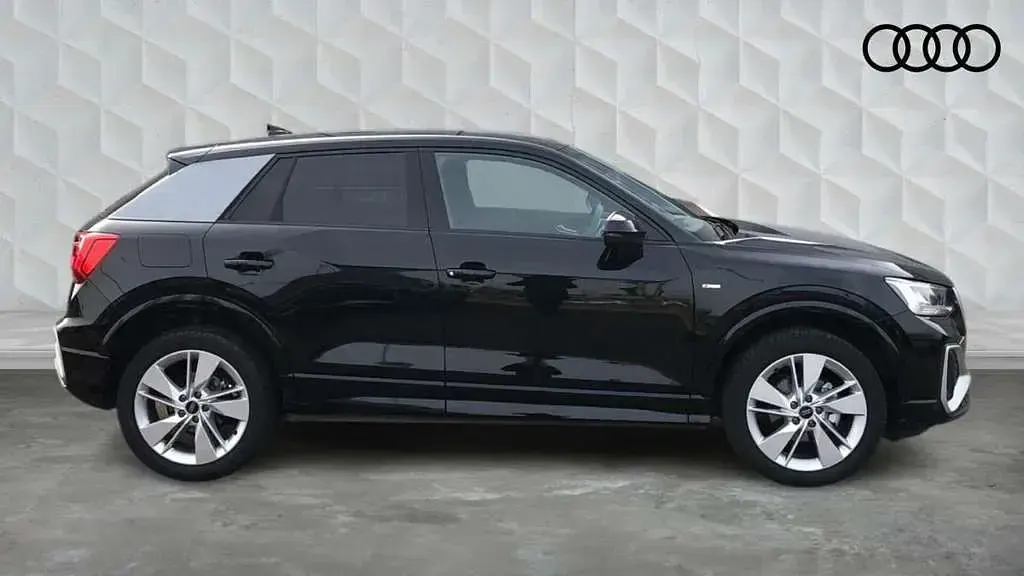 Used Audi Q2 S-Line 113 HP (83 kW) 2025 Black SUV