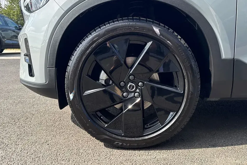 Used Volvo XC40 Plus 194 HP (142 kW) 2026 Grey SUV