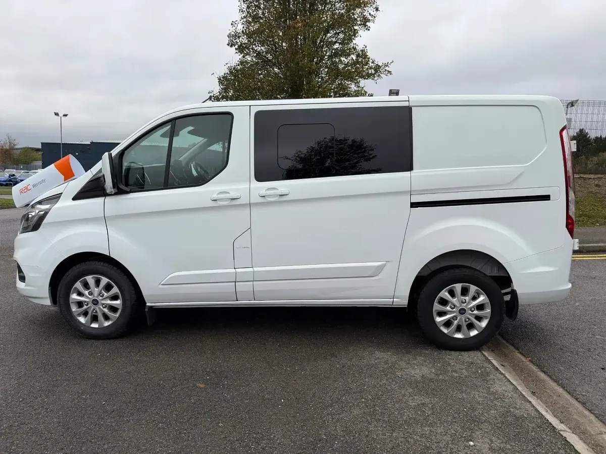 Used Ford Transit Custom Limited 130 HP (95 kW) 2022 White Van