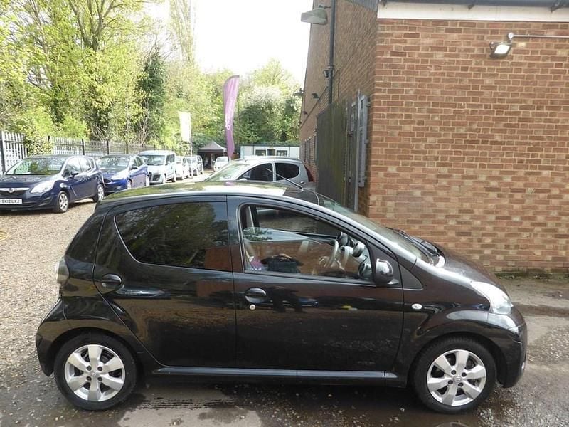Begagnad Toyota Aygo 2014 Svart Halvkombi