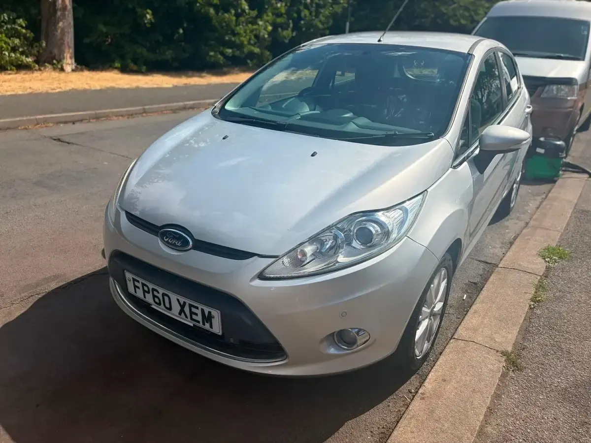 Used Ford Fiesta Zetec 95 HP (69 kW) 2011 Silver Hatchback