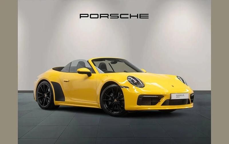 Used Porsche 911 379 HP (278 kW) 2021 Yellow Cabriolet