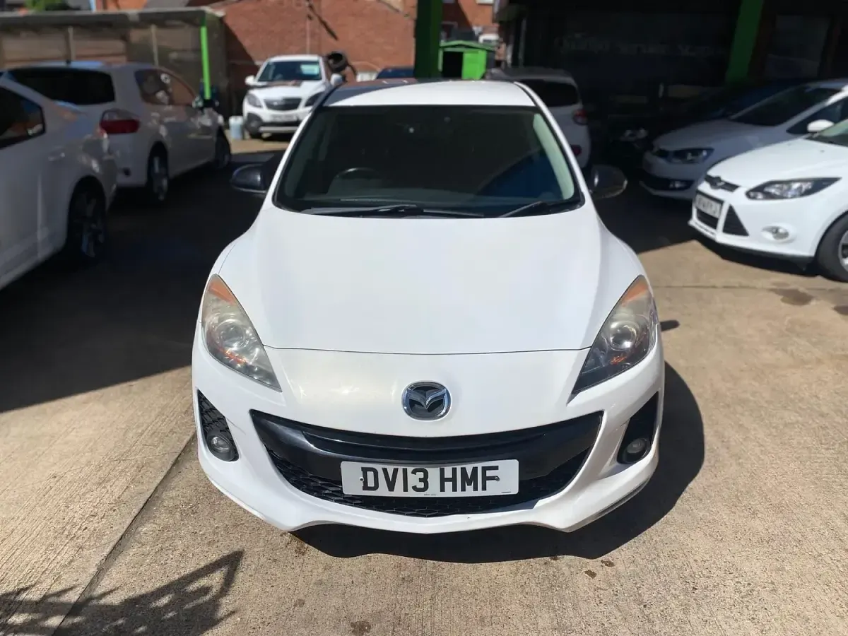 Used Mazda 3 Edition 105 HP (77 kW) 2013 White Hatchback