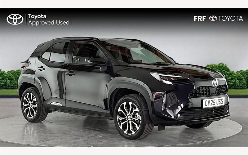 Used 2025 Toyota Yaris Hybrid Design Estate | £24,318 (Fair price) - Image 1/4