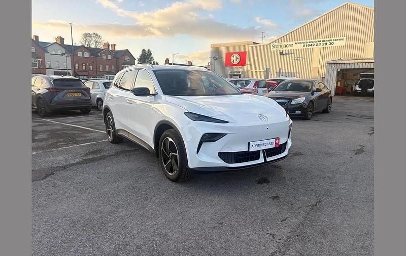 White New 2025 MG MG5 EV Trophy Estate | £23,995 (Good price) - Image 1/4