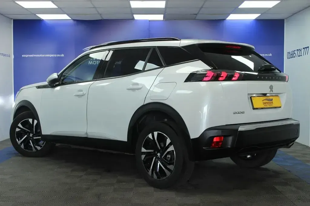 Used Peugeot 2008 Allure 110 HP (80 kW) 2021 White SUV