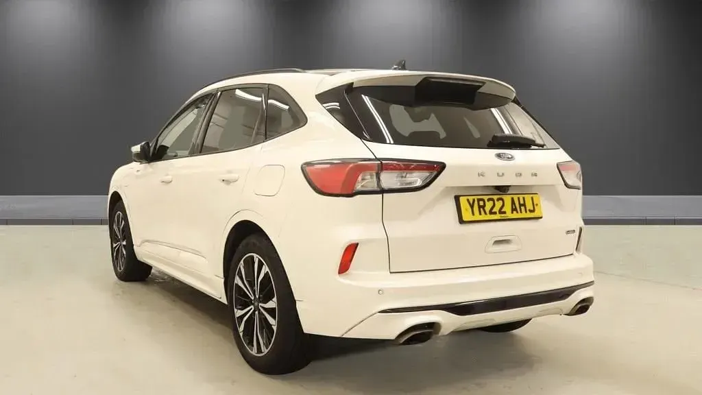 Usado Ford Kuga ST-Line X 190 HP (139 kW) 2022 Branco SUV