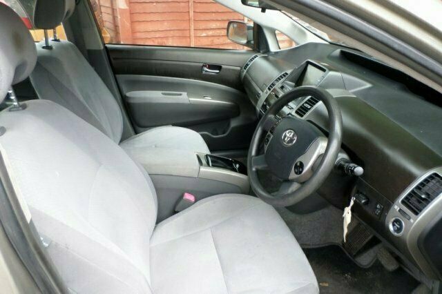 Used Toyota Prius 76 HP (55 kW) 2005 Hatchback