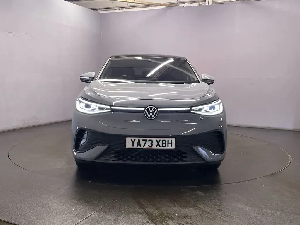 Usado VW ID.5 Pro 127 kW (174 HP) 2023 Cinzento SUV