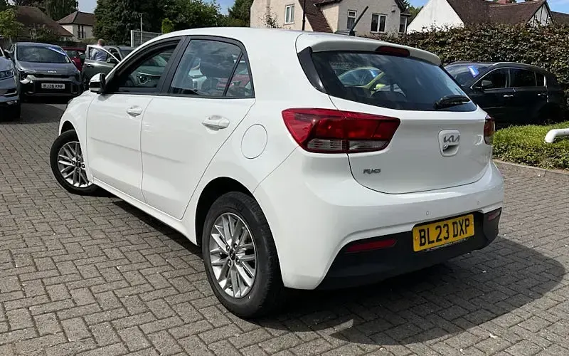 Used Kia Rio 101 HP (74 kW) 2022 White Hatchback