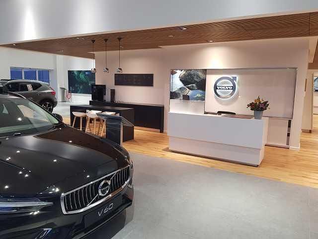 Used Volvo XC60 Plus 247 HP (181 kW) 2025 Black SUV