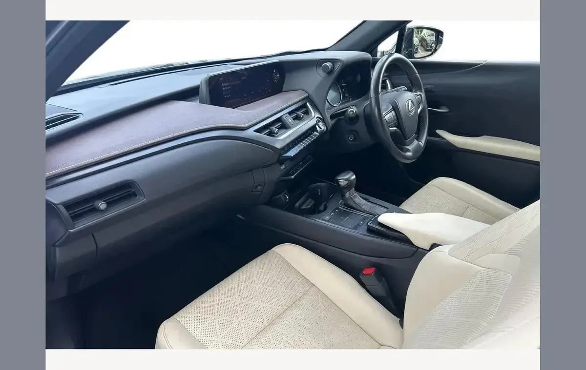 Used Lexus UX 250h 180 HP (132 kW) 2019 Green SUV