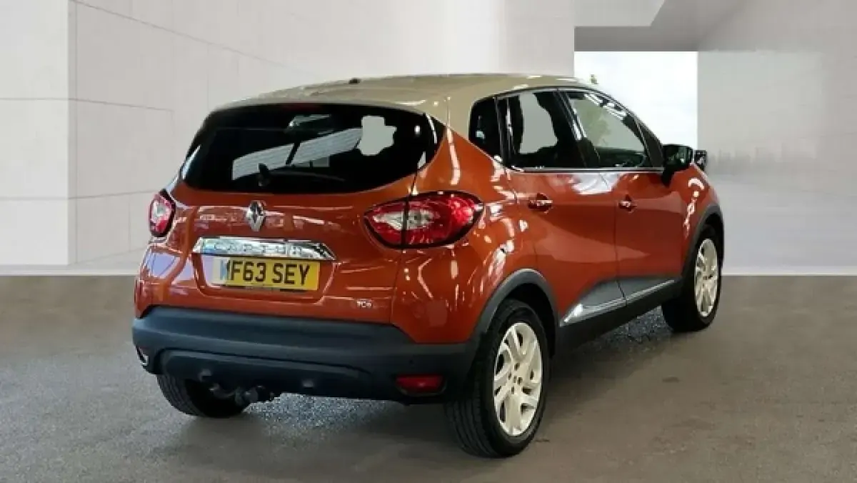 Used Renault Captur Dynamique 90 HP (66 kW) 2013 Orange and cream SUV