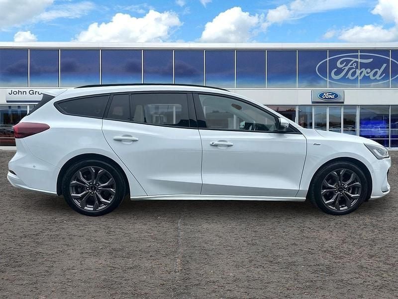 Used Ford Focus ST-Line 2024 White Estate