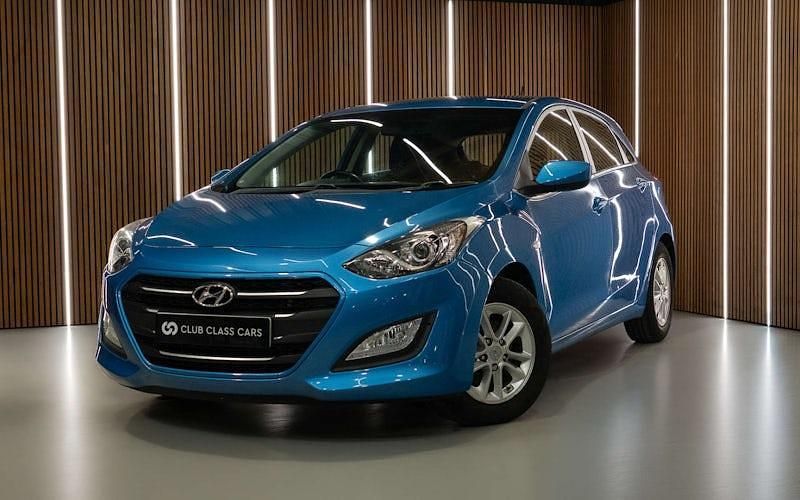 Used Hyundai i30 SE 110 HP (80 kW) 2016 Blue Hatchback