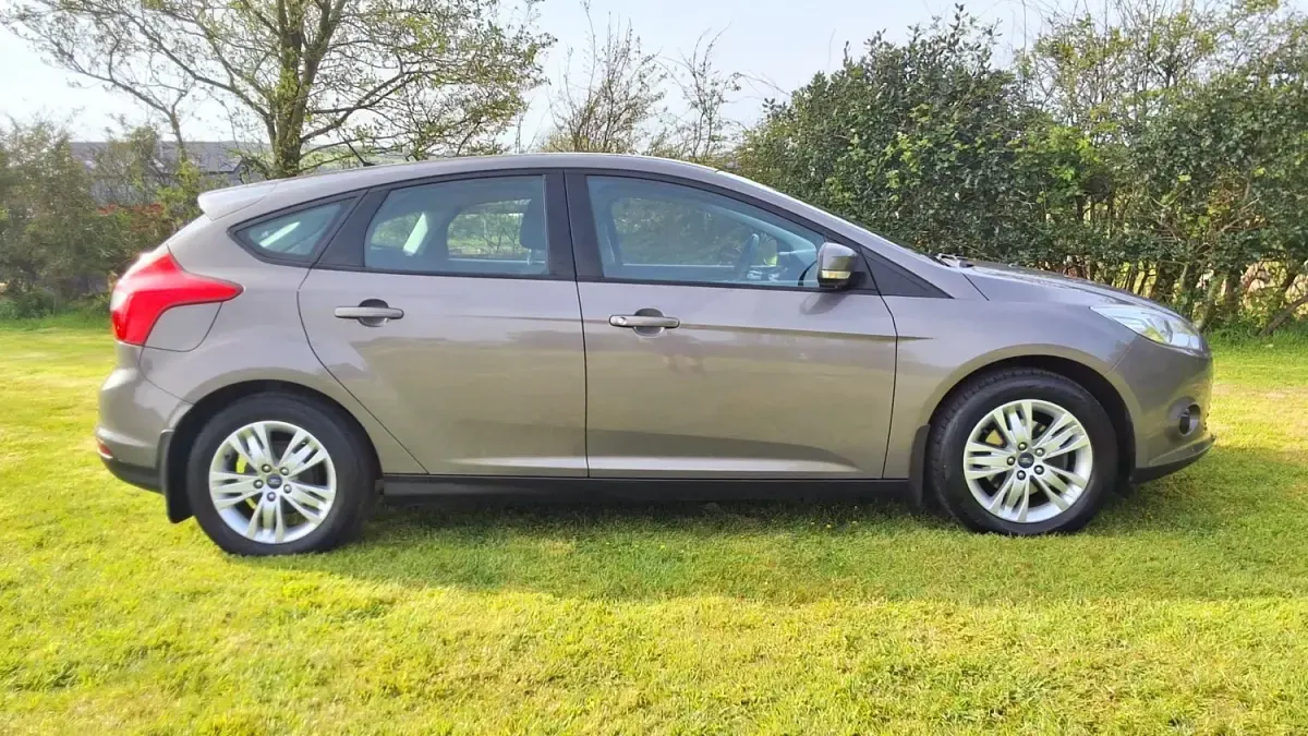 Begagnad Ford Focus 2014 Brun Kombi