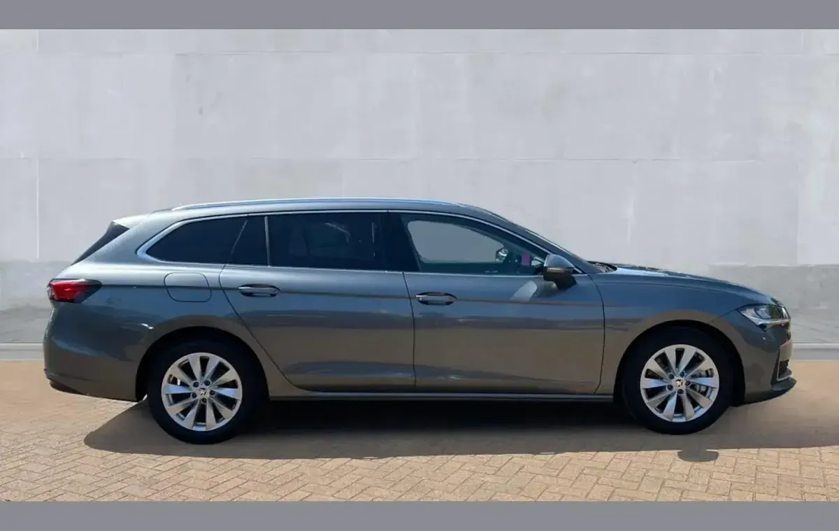 Used Skoda Superb SE Technology 200 HP (147 kW) 2024 Grey Estate