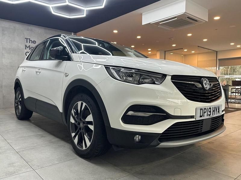 Used Vauxhall Grandland X Sport 130 HP (95 kW) 2019 White SUV