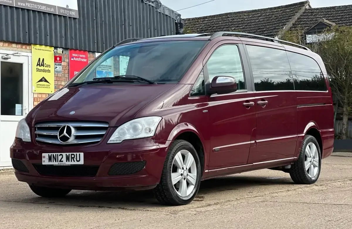 Usado Mercedes Viano 163 HP (119 kW) 2012 Vermelho Monovolume