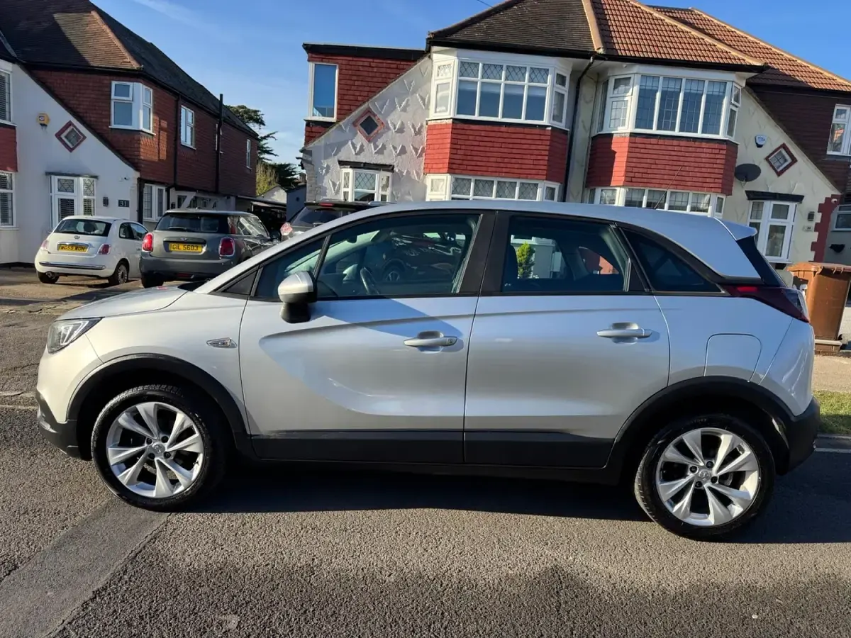 Used Vauxhall Crossland X S 99 HP (72 kW) 2018 Silver SUV