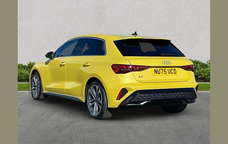 Begagnad Audi A3 S-Line 147 HK (108 kW) 2025 Gul Halvkombi