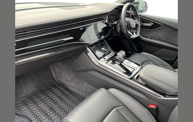 Used Audi Q8 S-Line 281 HP (206 kW) 2023 Silver SUV