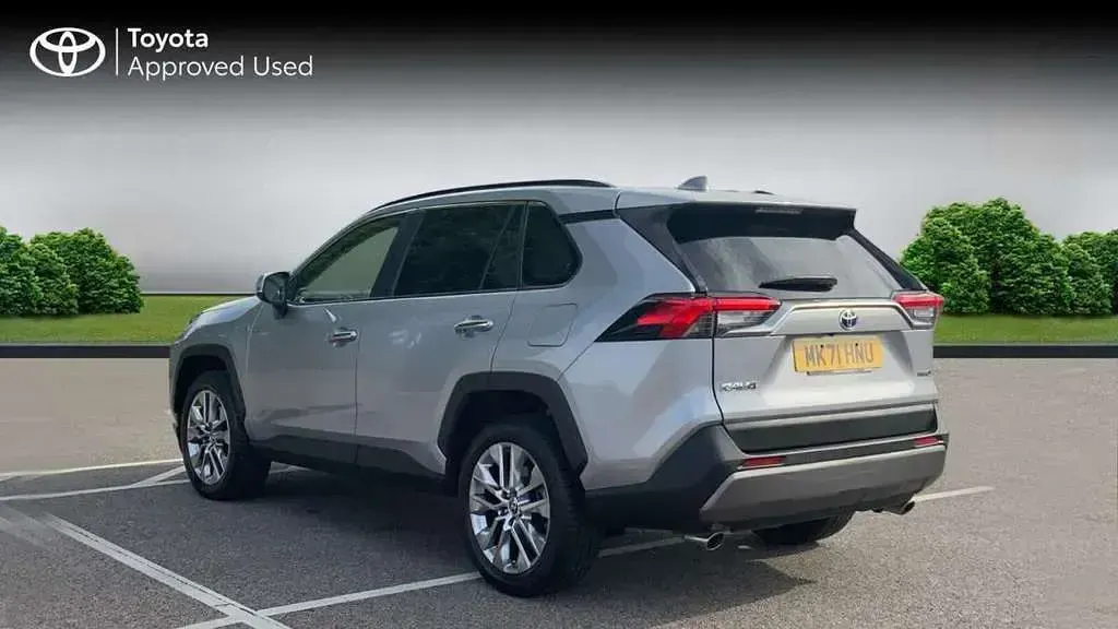 Used Toyota RAV4 Hybrid 218 HP (160 kW) 2021 Silver SUV