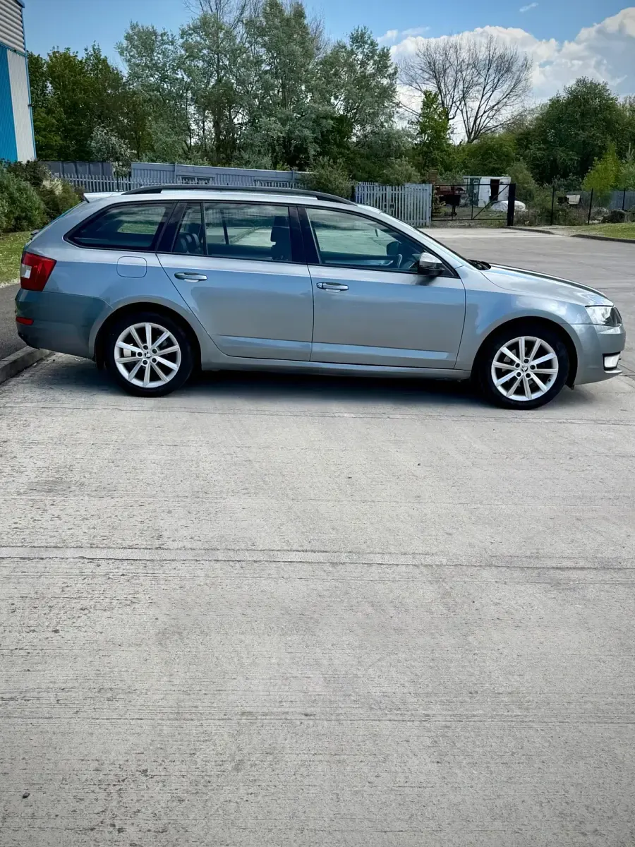 Begagnad Skoda Octavia Elegance 2013 Grå Kombi