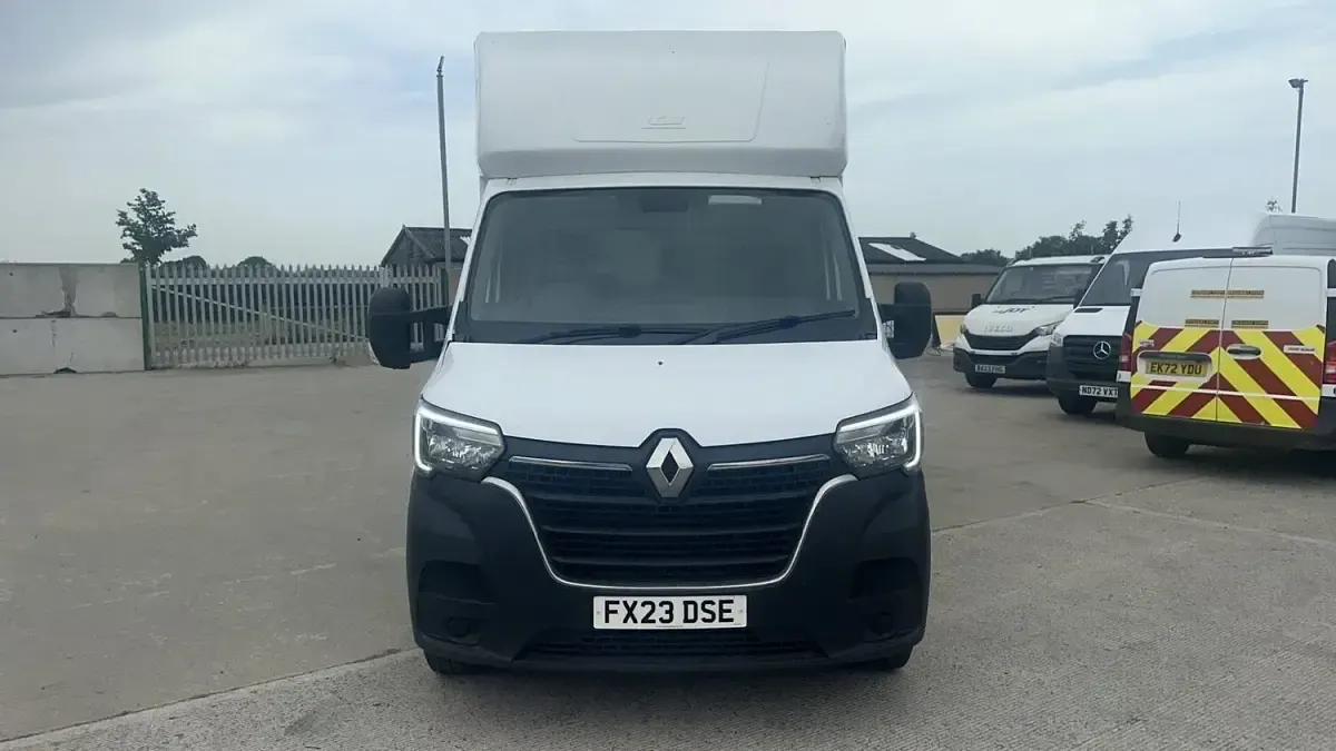 Used Renault Master Business 130 HP (95 kW) 2023 White MPV