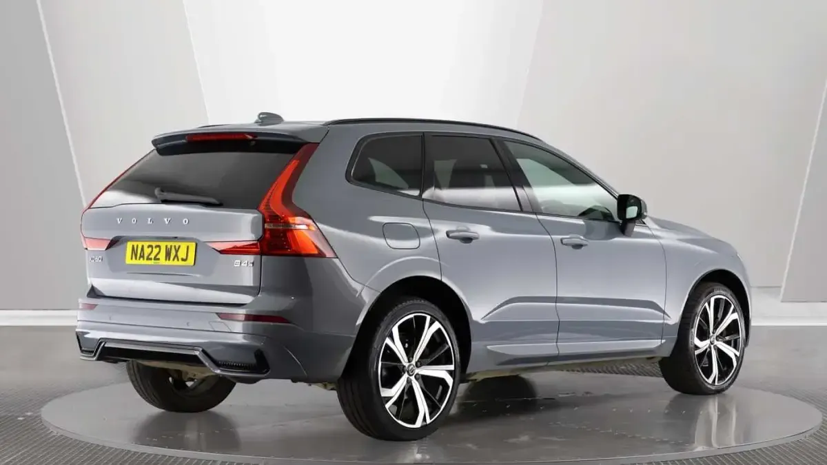 Used Volvo XC60 R-Design 194 HP (142 kW) 2022 SUV