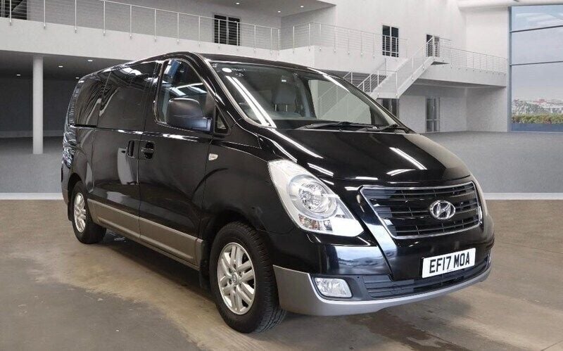 Black Used 2017 Hyundai I800 SE MPV | £12,590 (Good price) - Image 1/4