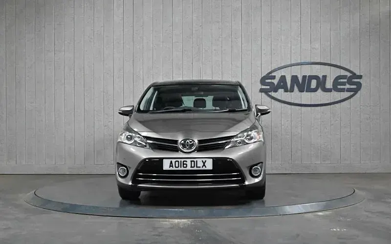 Used Toyota Verso Design 147 HP (108 kW) 2016 Bronze MPV