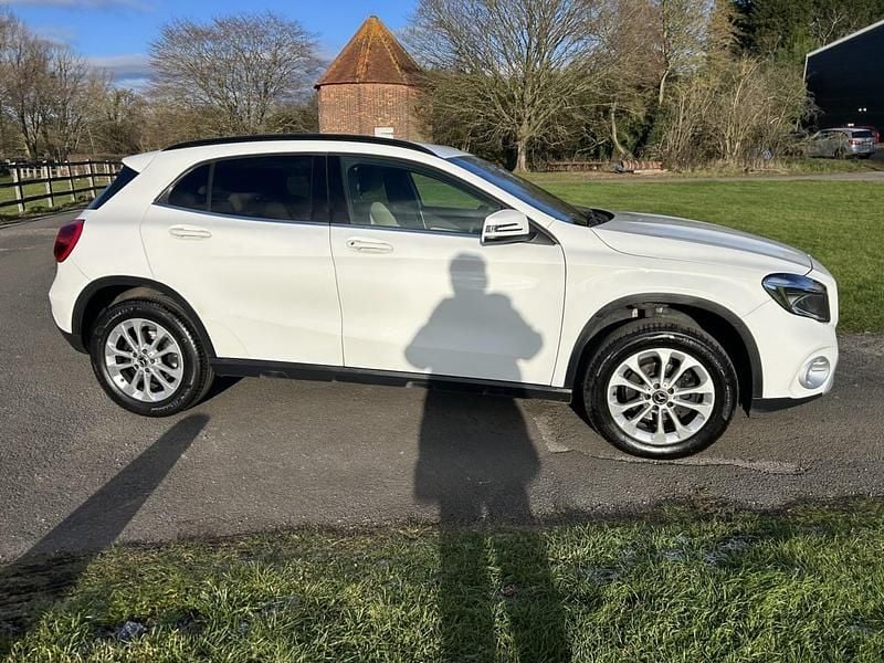 Used Mercedes GLA200 SE 156 HP (114 kW) 2018 White SUV