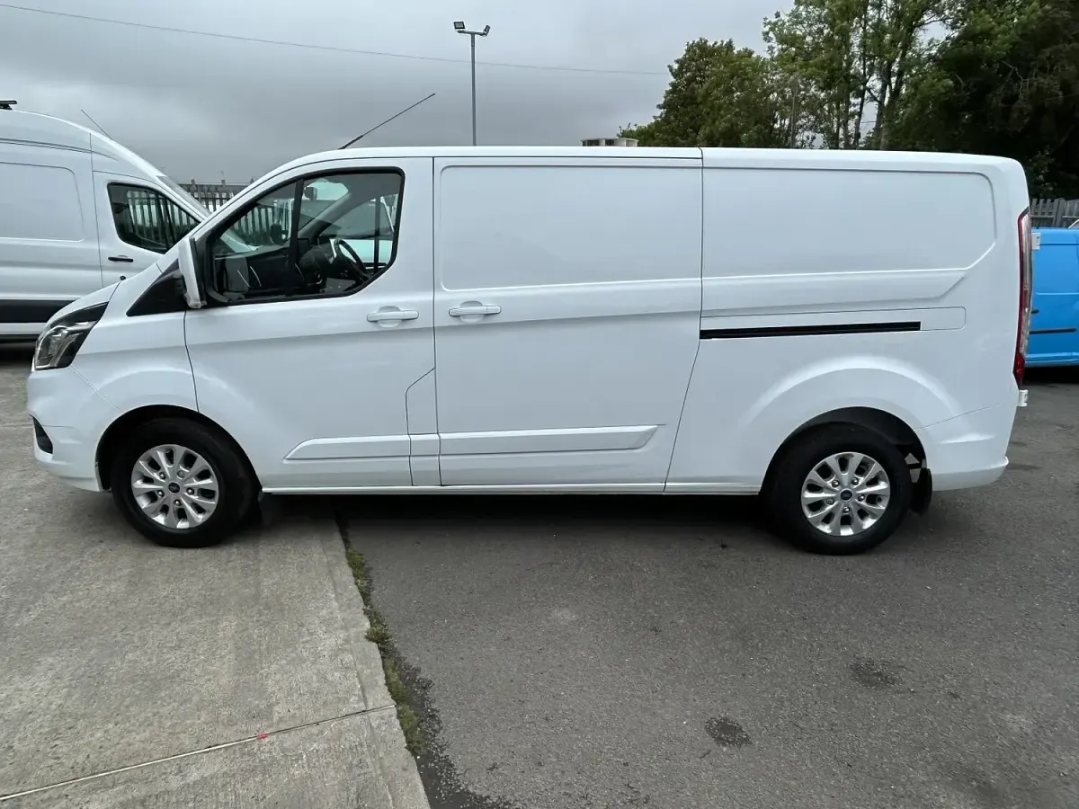Used Ford Transit Custom Limited 130 HP (95 kW) 2023 White Van