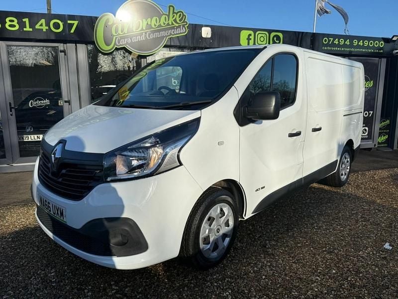 White Used 2016 Renault Trafic Business MPV | £7,995 (Fair price) - Image 1/3