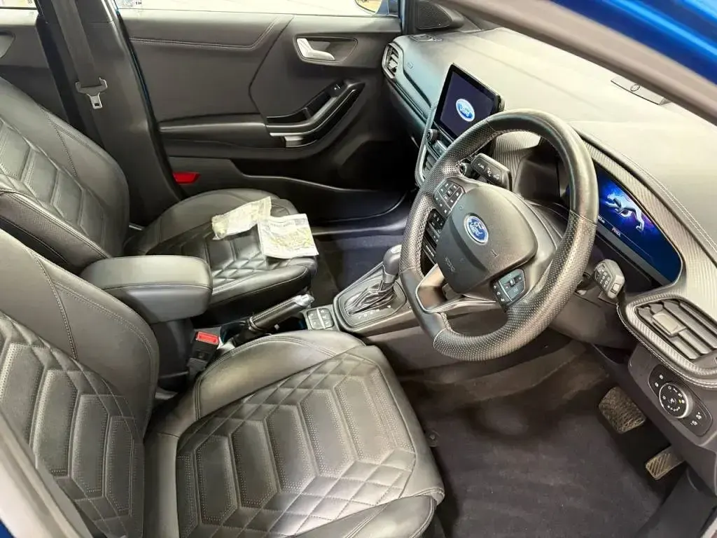Begagnad Ford Puma ST-Line 2024 Blå SUV