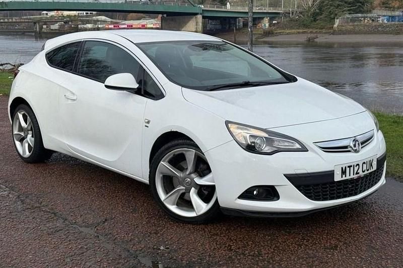 Used Vauxhall Astra GTC SRi 165 HP (121 kW) 2012 White Coupe