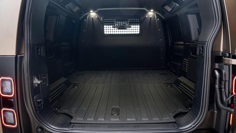 New Land Rover Defender SE Dynamic 2026 SUV