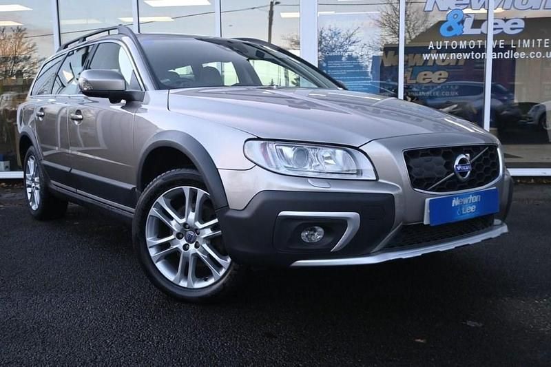 Gold Used 2014 Volvo XC70 SE Lux Estate | £13,000 (Fair price) - Image 1/4