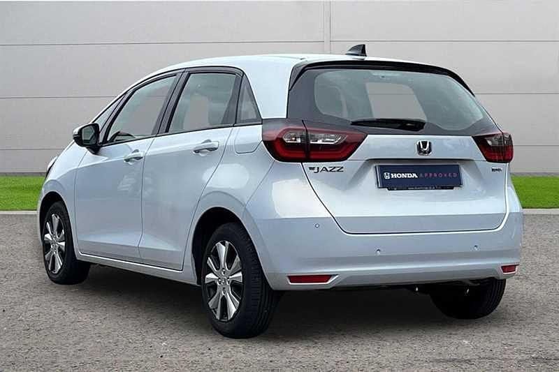 Used Honda Jazz Hybrid 109 HP (80 kW) 2021 White Hatchback