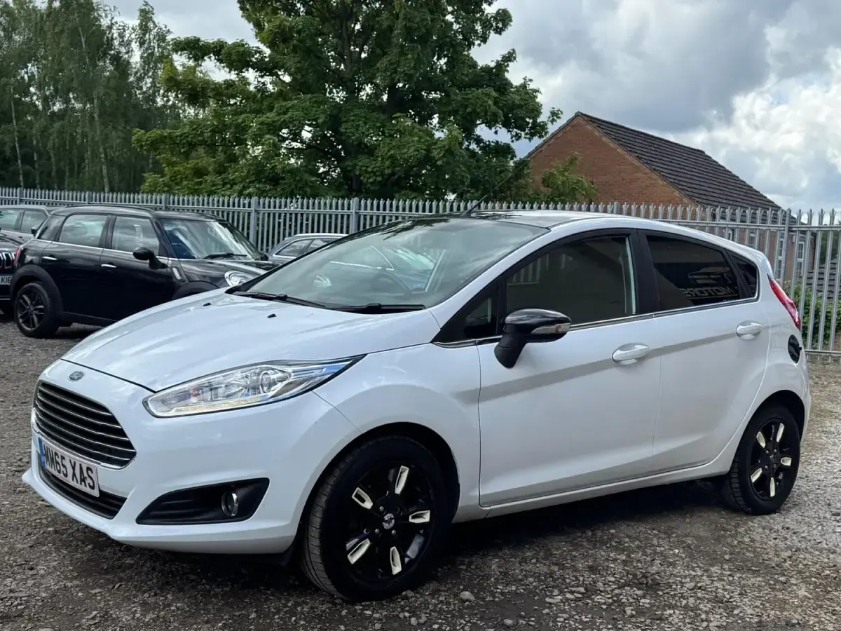 Used Ford Fiesta Zetec 2015 White Hatchback