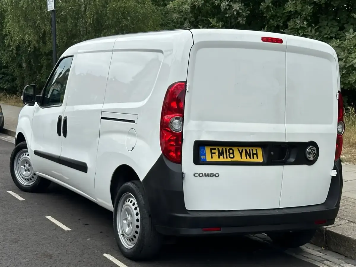 Begagnad Vauxhall Combo 2018 Vit Van