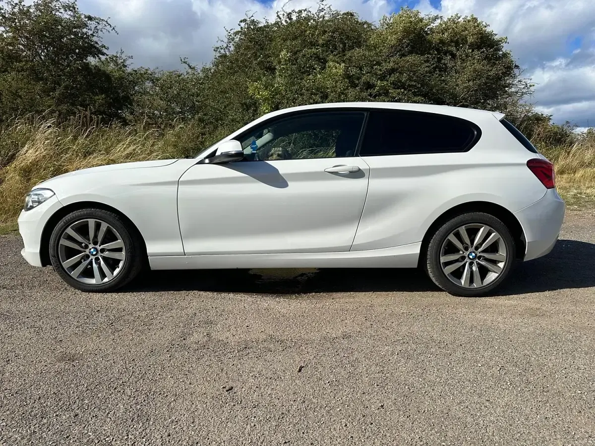 Used BMW 118 Sport Line 150 HP (110 kW) 2017 White Hatchback