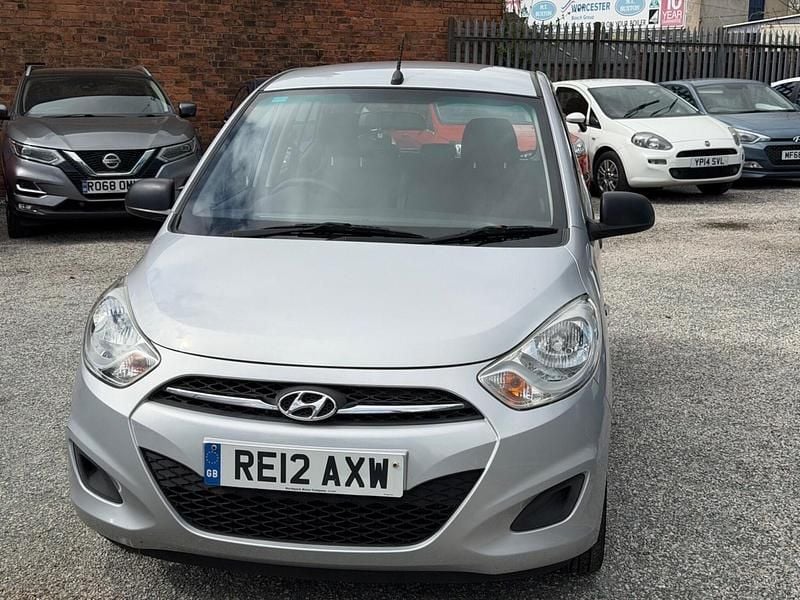 Used Hyundai i10 Classic 85 HP (62 kW) 2012 Silver Hatchback