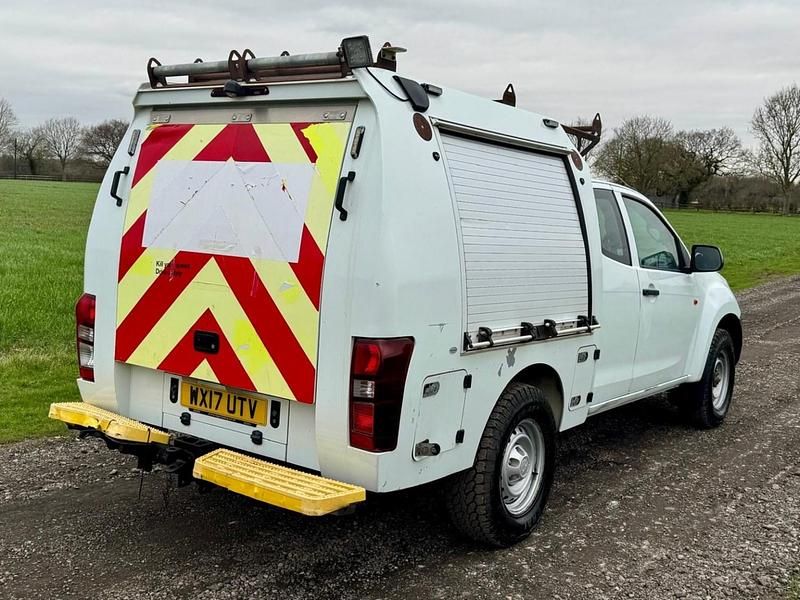 Used Isuzu D-Max 2017 White Pickup