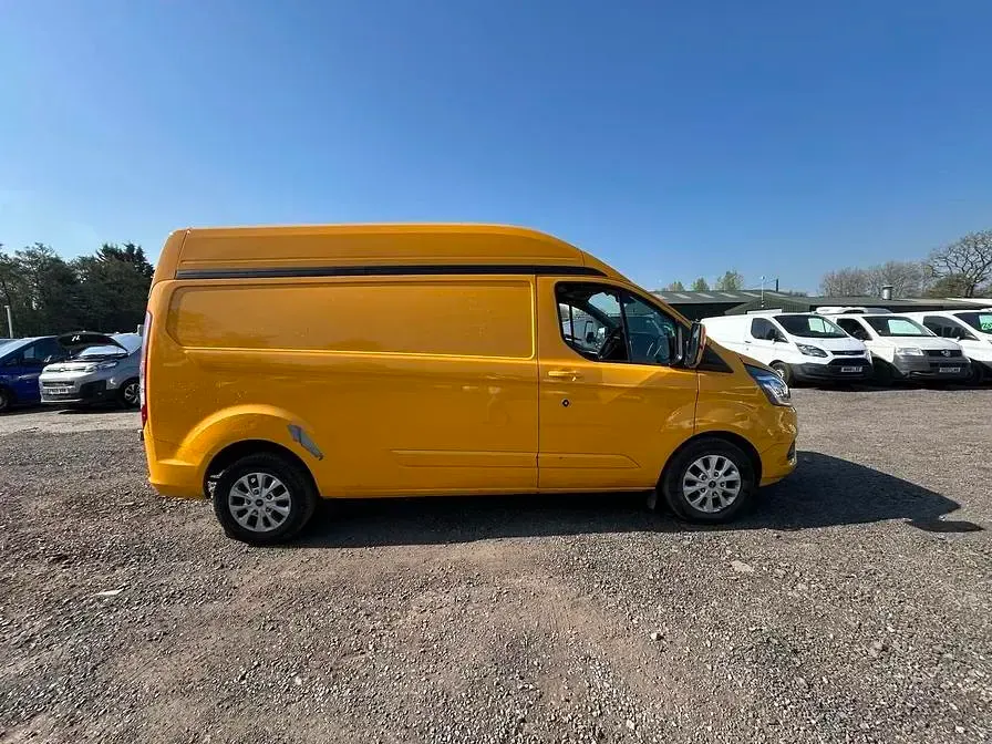 Used Ford Transit Custom Limited 130 HP (95 kW) 2022 Yellow Van